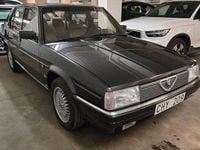 Begagnad Alfa Romeo 90 156 HK (114 kW) 1987 Svartmetalic Sedan