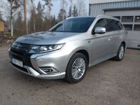 begagnad Mitsubishi Outlander P-HEV 4WD 230hk Business X 360* Dragkrok