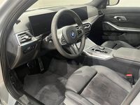 begagnad BMW 330e xDrive Touring M Sport Pro Panorama H K Fartpilot Drag