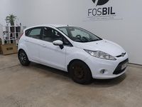 Begagnad Ford Fiesta Titanium 75 HK (55 kW) 2010 Vit Halvkombi