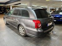 Begagnad Toyota Avensis 147 HK (108 kW) 2007 Grå Kombi