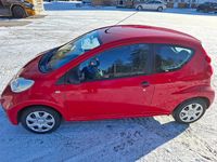 Begagnad Peugeot 107 68 HK (50 kW) 2009 Röd Halvkombi