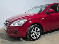 Begagnad Kia Ceed EX 122 HK (89 kW) 2007 Röd Halvkombi