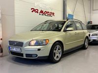 Begagnad Volvo V50 Momentum 170 HK (125 kW) 2005 Ljusgrön Kombi