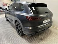 begagnad VW Touareg R 462hk TipTronic Hybrid Black Edition