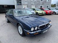 Begagnad Jaguar XJ Executive 237 HK (174 kW) 2001 Mörkblå Sedan