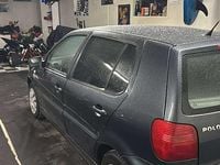 Begagnad VW Polo 75 HK (55 kW) 2000 Mörkgrå/svart
