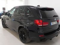 begagnad BMW X5 M50d M Sport Softclose H/K Värmare 360° Sv-såld 381hk