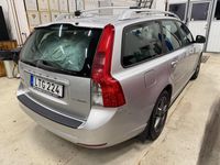 Begagnad Volvo V50 Kinetic 146 HK (107 kW) 2011 Ljusgrå Kombi