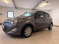 Begagnad Hyundai i20 Select 86 HK (63 kW) 2014 Grå Halvkombi
