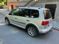 begagnad VW Touran Cross Aut/Läder/7-sits/Lågmil/1 års garanti