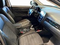 Begagnad Mitsubishi Outlander 203 HK (149 kW) 2016 Svart SUV