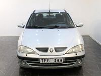 Begagnad Renault Mégane II Authentique 107 HK (78 kW) 2002 Ljusgrå Halvkombi