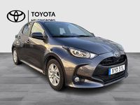 Begagnad Toyota Yaris Hybrid Active 117 HK (86 kW) 2023 Grå Halvkombi