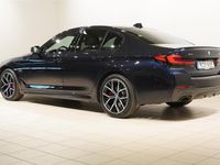 Begagnad BMW 545e Shadowline 286 HK (210 kW) 2022 Svart Sedan