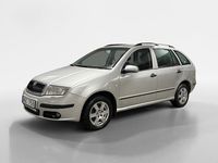 Begagnad Skoda Fabia 64 HK (47 kW) 2004 Silver Kombi