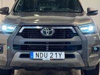 begagnad Toyota HiLux Dubbelhytt 2.8 4WD Drag JBL Navi Kåpa SoV 2020, Transportbil