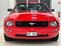 begagnad Ford Mustang 4.0/V6/213HK/CABRIOLET/FIN-SKICK/NYSERVAD/NYBES