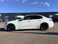 Begagnad Alfa Romeo Giulia Super 200 HK (147 kW) 2018 Vit Sedan
