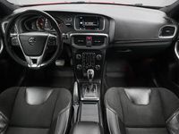 Begagnad Volvo V40 R-Design 190 HK (139 kW) 2016 Röd Halvkombi