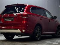 Begagnad Mitsubishi Outlander 224 HK (164 kW) 2020 Röd SUV
