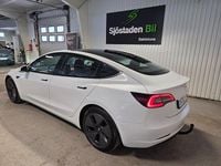Begagnad Tesla Model 3 Standard Range 235 kW (320 HK) 2022 Vitmetallic Sedan