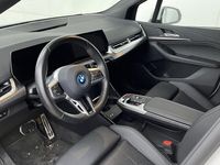 begagnad BMW 220 Active Tourer 225 e xDrive M-Sport 2023, Minibuss