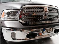 begagnad Dodge Ram Crew Cab Laramie MOMS / DRAG / V-HJUL /