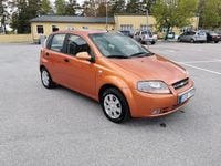 Begagnad Chevrolet Kalos 72 HK (52 kW) 2005 Gul Halvkombi