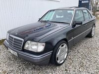 Begagnad Mercedes E220 150 HK (110 kW) 1994 Grå Sedan