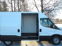 begagnad Iveco Daily 35-130 Automat, Högskåp 10 m3 med 3,5 tons Drag 2016, Minibuss