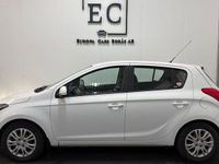 Begagnad Hyundai i20 Premium 75 HK (55 kW) 2014 Vit Halvkombi