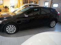 Begagnad Volvo V40 Kinetic 120 HK (88 kW) 2015 Svart Halvkombi