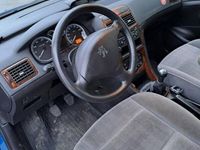 begagnad Peugeot 307 5-dörrar 1.6 XT Euro 3 mycket fin ny bes och sk