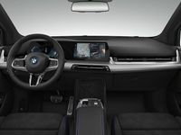 begagnad BMW 220 Active Tourer 225e xDrive | M Sport | H&K | Dragkrok 2024, Minibuss