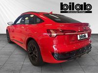 Begagnad Audi Q8 Sportback e-tron S-Line 300 kW (408 HK) 2023 Röd (soneiraröd metallic) SUV