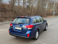 Begagnad Subaru Outback 167 HK (122 kW) 2012 Blå metallic Kombi