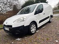 Begagnad Peugeot Partner 90 HK (66 kW) 2012 Vit Minibuss