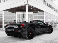 Begagnad Ferrari 488 670 HK (492 kW) 2017 Svart Cab