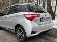 Begagnad Toyota Yaris Hybrid 101 HK (74 kW) 2019 Silver Halvkombi