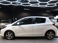 begagnad Toyota Yaris Hybrid e-CVT AUT KAMERA NAVI M-VÄRM 101HK