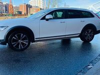 Begagnad Volvo V90 CC Momentum 190 HK (139 kW) 2019 Vit Kombi