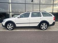 Begagnad Skoda Octavia Scout 140 HK (102 kW) 2011 Vit Kombi