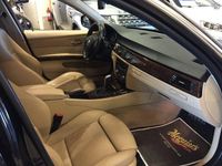 Begagnad BMW 330 Comfort Edition 245 HK (180 kW) 2009 Svart Sedan