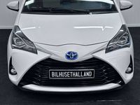 begagnad Toyota Yaris Hybrid e-CVT Euro 6 101hk | MOMS | 3970mil