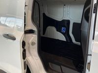 begagnad Ford Transit Courier 1,0L Ecoboost 7 vxl aut 2024, Personbil