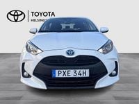 Begagnad Toyota Yaris Hybrid Active 117 HK (86 kW) 2022 Vit Halvkombi