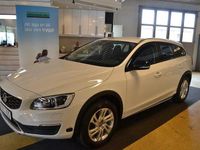 Begagnad Volvo V60 CC Momentum 150 HK (110 kW) 2017 Vit Kombi
