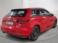 Begagnad Audi A3 Attraction 110 HK (80 kW) 2015 Röd