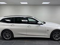 Begagnad BMW 330e M Sport 184 HK (135 kW) 2021 Vit Kombi